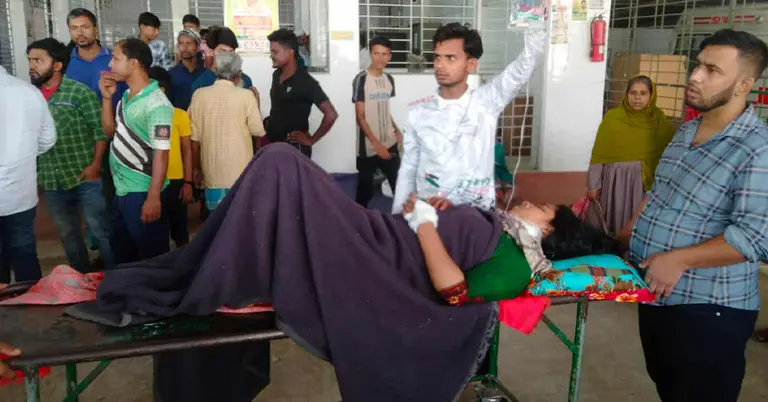 গুরুতর অবস্থায় হাসপাতালে স্ত্রী